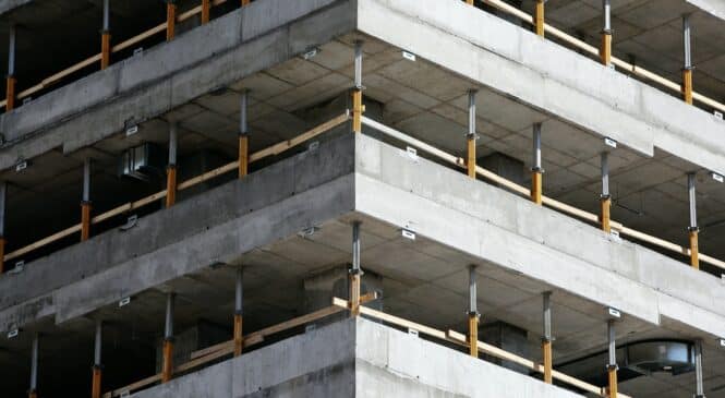 Quelle est la différence entre le béton armé et le béton précontraint ?